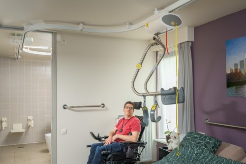 Lève-personne au plafond - utilisation autonome ; Rails au plafond ; Châssis-mains Handi-Move - Handi-Move Lève-personnes