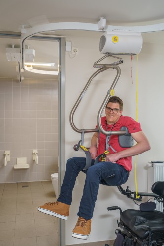 Lève-personne au plafond - utilisation autonome ; Rails au plafond ; Châssis-mains Handi-Move - Handi-Move Lève-personnes