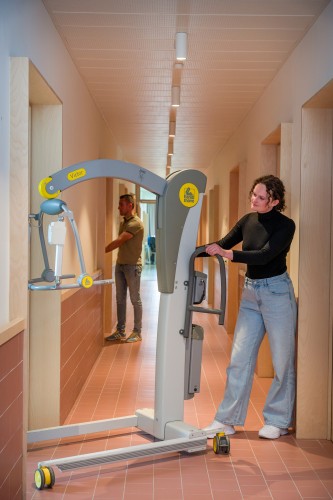 Lève-personne mobile avec fléau basculant électrique 2610 (Victor) ; Le fléau basculant électrique - Handi-Move Lève-personnes