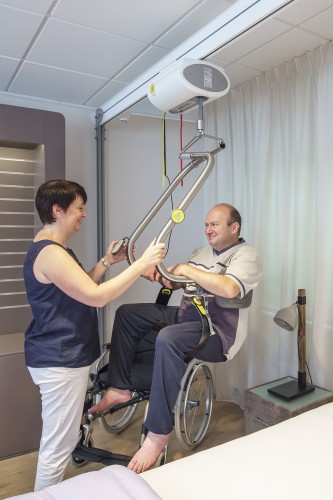 Lève-personne au plafond - utilisation autonome ; Le portique - Handi-Move Lève-personnes