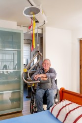 Lève-personne au plafond - utilisation autonome ; Rails au plafond ; Châssis-mains Handi-Move - Handi-Move Lève-personnes