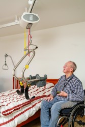 Lève-personne au plafond - utilisation autonome ; Rails au plafond ; Châssis-mains Handi-Move - Handi-Move Lève-personnes