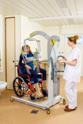 Lève-personne mobile '2600' (Victor) ; Lève-personne mobile avec fléau basculant électrique 2610 (Victor) ; Sangle de toilette avec support de tête ; Le fléau basculant électrique - Handi-Move Lève-personnes
