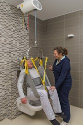 Lève-personne au plafond - utilisation autonome ; Sangle de toilette avec support de tête ; Fléau Standard - Handi-Move Lève-personnes