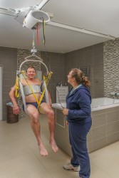 Lève-personne au plafond - utilisation autonome ; Hygiène - sangle de bain ; Fléau Combi ; Balance - Handi-Move Lève-personnes